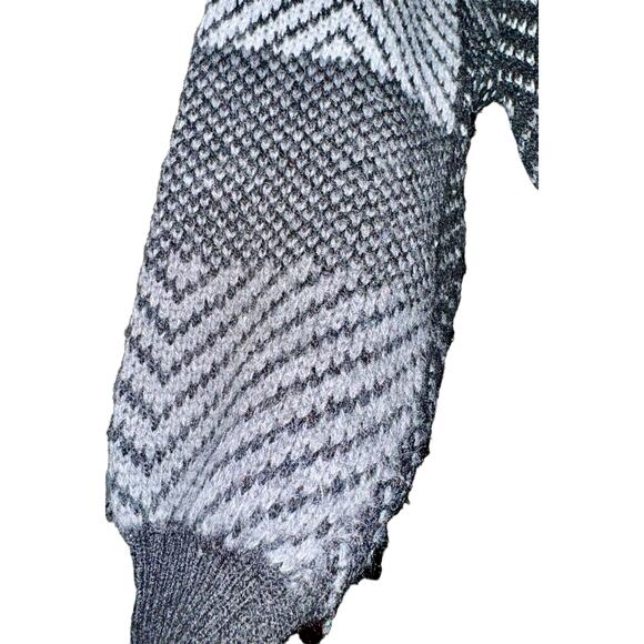 New Fast Long Crop Grandpa Sweater Color Blocked Black Gray Women's Size Medium - Picture 5 of 8